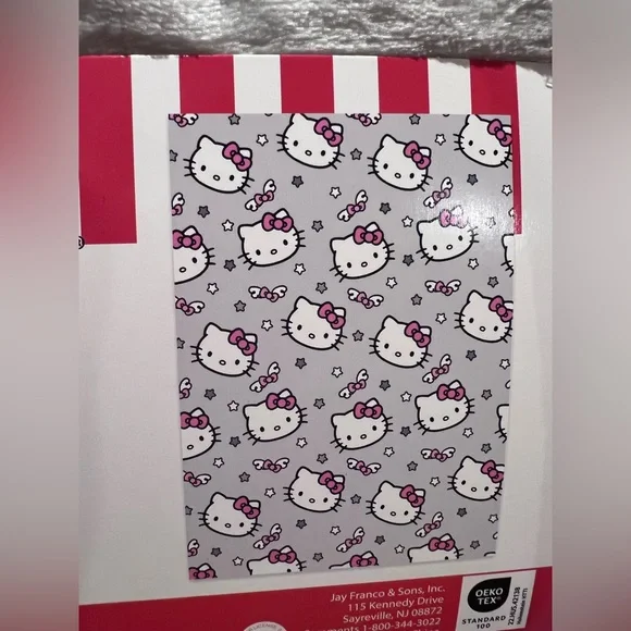 50 x 70“ Hello Kitty Plush Throw! 😻🎀 - Picture 3 of 4